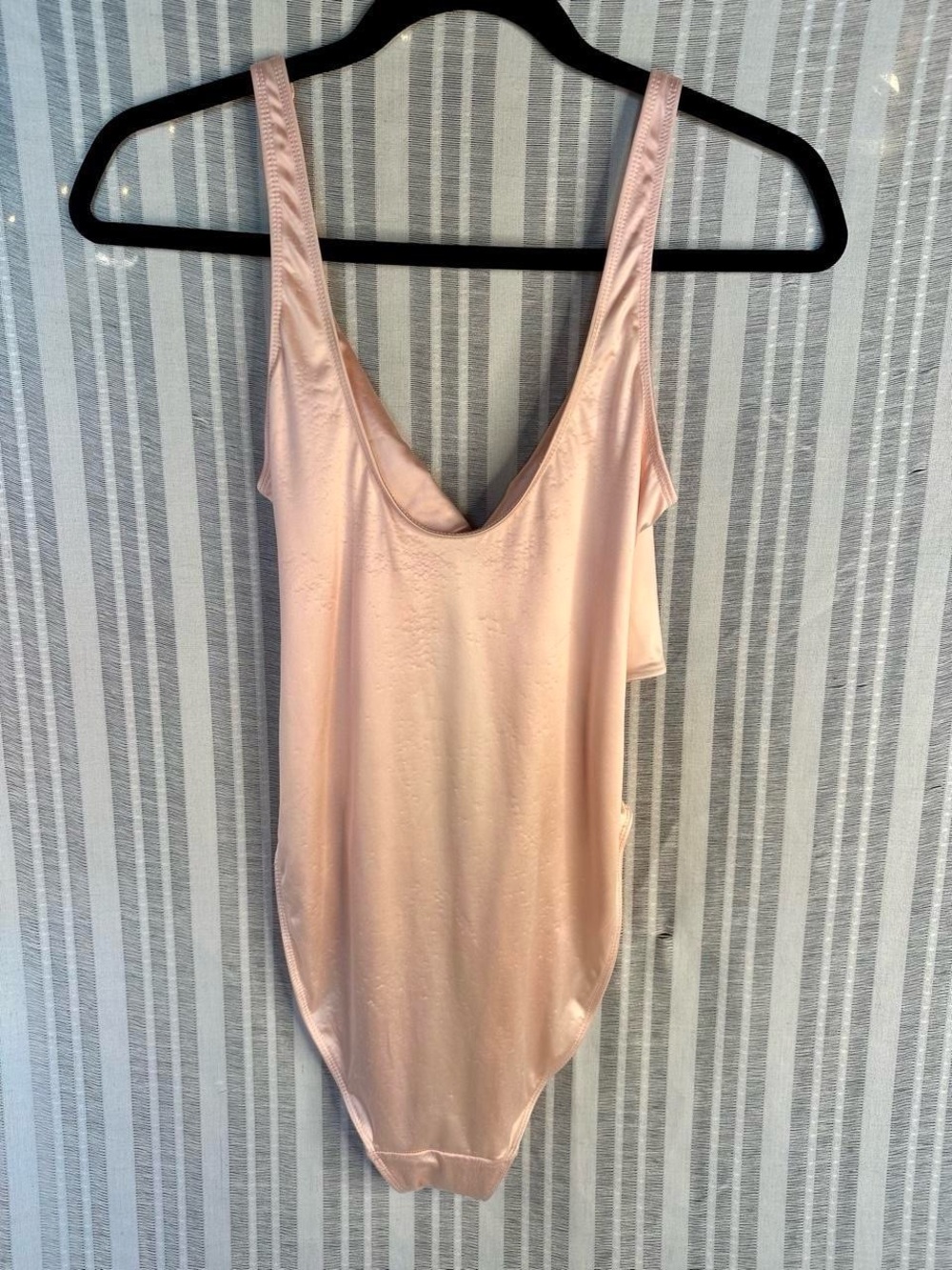 Good American Bubble Pink Front Twist Cutout One Piece Swimsuit - Picture 7 of 12